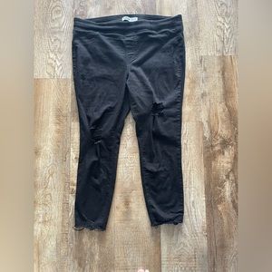 Women’s Old Navy size 18 black distressed rockstar jean leggings.